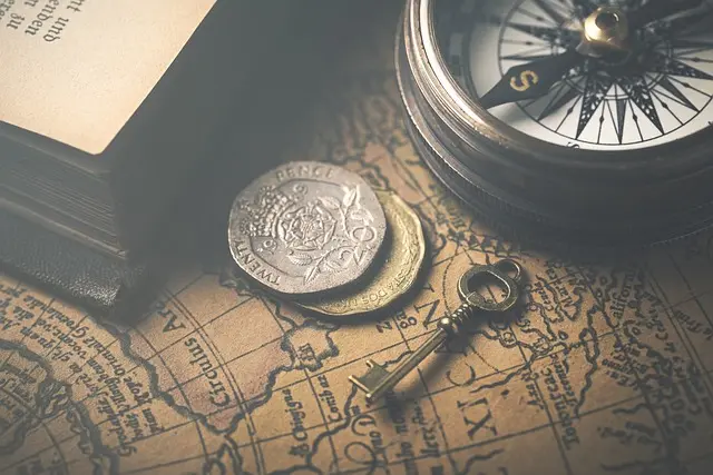 Comment détecter les faux antiques : 5 astuces essentielles