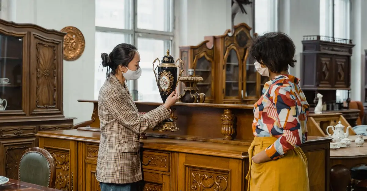 Comment dénicher des antiquités de valeur dans les brocantes