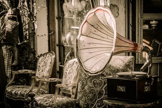 Les secrets des brocantes pour dénicher des antiquités de valeur